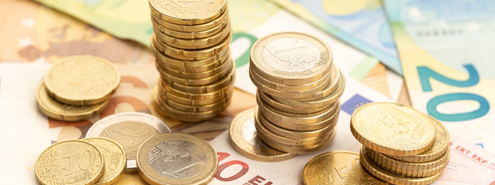 Jak odbierać i przekazywać pieniądze na Cyprze